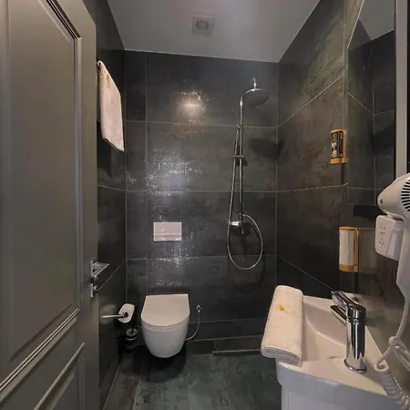 Grand Jnk Boutique Kukes